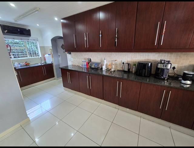 4 BEDROOM FREEHOLD FOR SALE IN BASSONIA